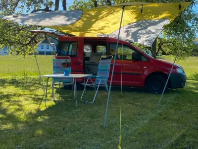 Second-hand VW Caddy Life 105 CP (77 kW) 2004 Roșu Monovolum