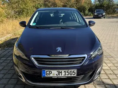 Gebraucht Peugeot 308 Allure 120 PS (88 kW) 2016 Blau Limousine