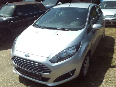 Gebraucht Ford Fiesta Trend 101 PS (74 kW) 2015 Grau Kleinwagen