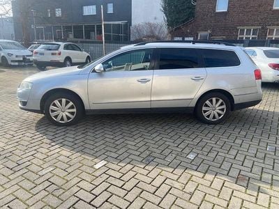 Second-hand VW Passat Individual 140 CP (102 kW) 2008 Argintiu Break