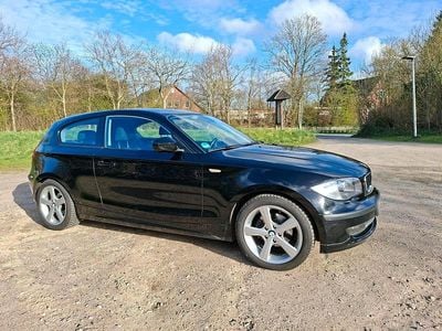 Gebraucht BMW 116 122 PS (89 kW) 2010 Schwarz Kleinwagen