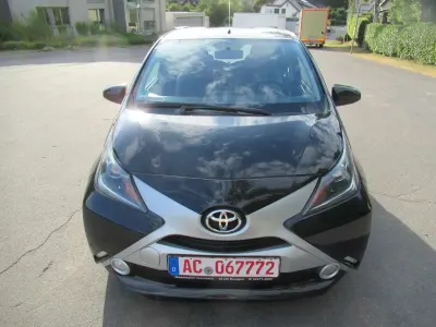 Gebraucht Toyota Aygo X-play 69 PS (50 kW) 2016 Schwarz Kleinwagen