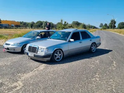 Gebraucht Mercedes E230 132 PS (97 kW) 1991 Silber Limousine