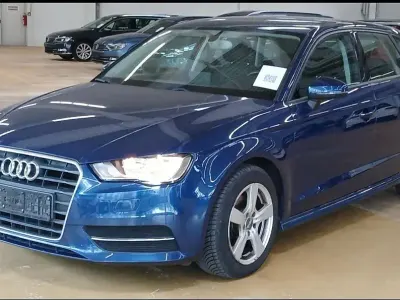 Używany Audi A3 Attraction 110 KM (80 kW) 2014 Niebieski Sedan/Limuzyna
