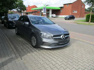Gebraucht Mercedes A180 122 PS (89 kW) 2017 Mountaingrau  met. Kleinwagen