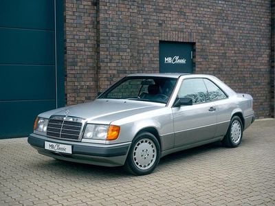 Second-hand Mercedes E300 180 CP (132 kW) 1989 Argintiu Coupe