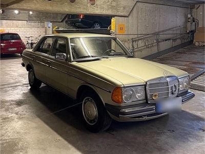 Gebraucht Mercedes 250 140 PS (102 kW) 1981 Grün Limousine