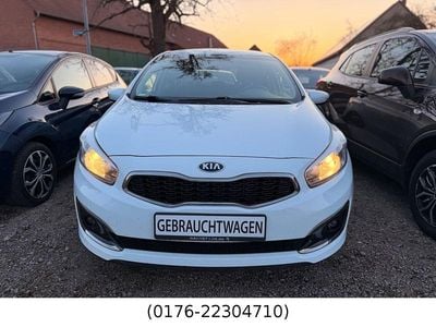 Gebraucht Kia Ceed DREAM-TEAM Edition 136 PS (100 kW) 2015 Weiß Kleinwagen