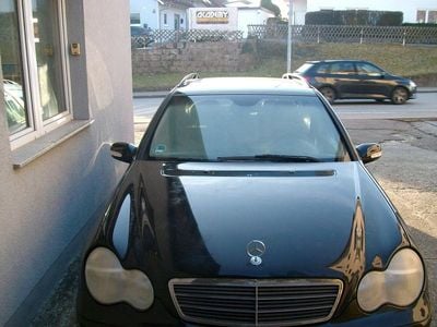 Schwarz Gebraucht 2003 Mercedes C180 Classic Kombi | 850 €