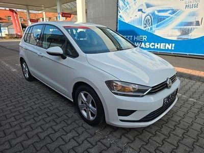 Weiß Gebraucht 2015 VW Golf Sportsvan Trendline Van / Kleinbus | 8.600 € (Fairer Preis)