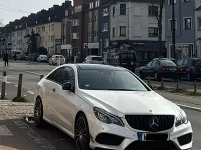Gebraucht Mercedes E220 AMG 170 PS (125 kW) 2014 Schwarz Coupé