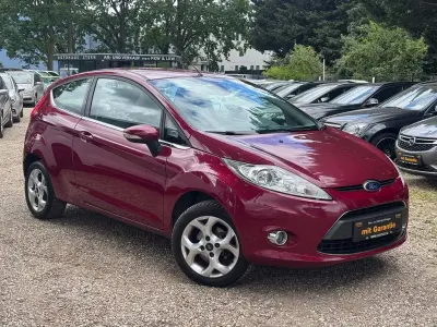 Gebraucht Ford Fiesta 82 PS (60 kW) 2010 Rot Kleinwagen
