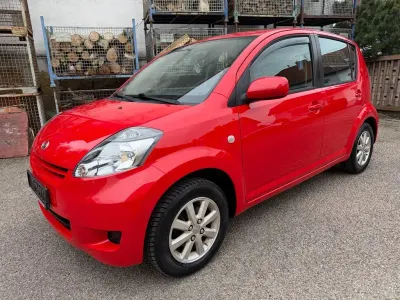Gebraucht Daihatsu Sirion 91 PS (66 kW) 2011 Rot Kleinwagen