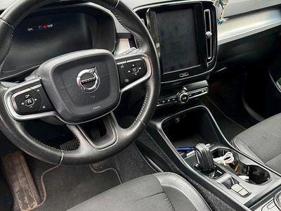 Usata Volvo XC40 Momentum 150 CV (110 kW) 2019 Nero SUV