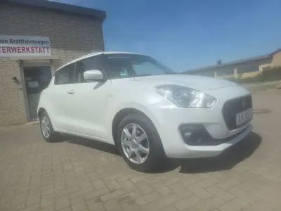 Gebraucht Suzuki Swift Club 90 PS (66 kW) 2017 Weiß Kleinwagen