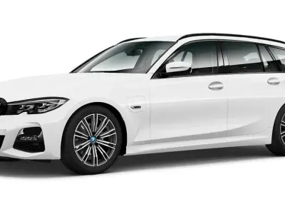 Gebraucht BMW 330e Shadowline 292 PS (214 kW) 2022 Weiß Kombi