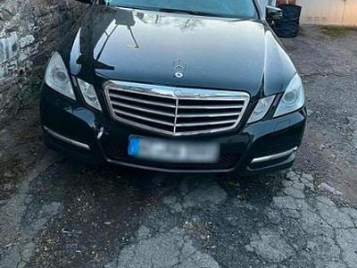 Gebraucht Mercedes E220 170 PS (125 kW) 2010 Schwarz Kombi