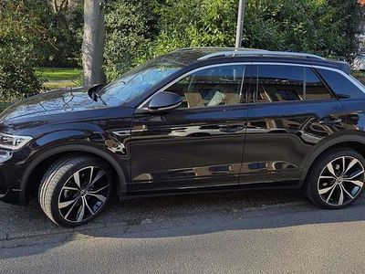 Second-hand VW T-Roc R-line 150 CP (110 kW) 2022 Negru SUV