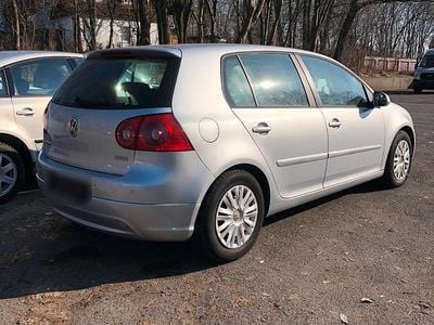 Second-hand VW Golf V 105 CP (77 kW) 2007 Argintiu Berlinǎ