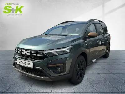 Neu Dacia Jogger Extreme 141 PS (103 kW) 2025 Zedergrün Van / Kleinbus