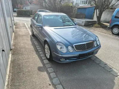 Gebraucht Mercedes E500 309 PS (227 kW) 2004 Blau Limousine