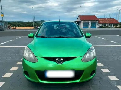 Gebraucht Mazda 2 Independence 86 PS (63 kW) 2010 Grün Kleinwagen