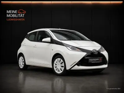 Gebraucht Toyota Aygo 69 PS (50 kW) 2015 Weiß Kleinwagen