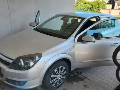 Usata Opel Astra 125 CV (91 kW) 2004 Argento Utilitaria
