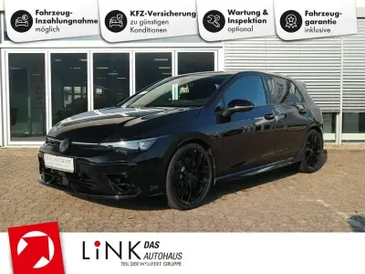 Gebraucht VW Golf VIII Black Edition 333 PS (244 kW) 2025 Grenadillschwarz metallic Limousine