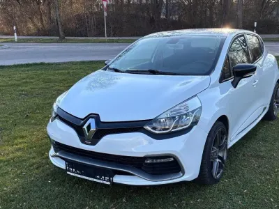 Używany Renault Clio IV R.S. 200 KM (147 kW) 2015 Biały Hatchback