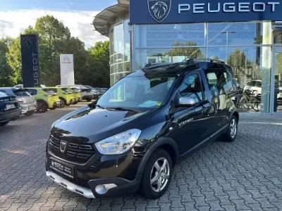 Gebraucht Dacia Dokker Stepway 131 PS (96 kW) 2021 Schwarz Van / Kleinbus