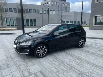 Gebraucht VW Golf VII Highline 125 PS (91 kW) 2016 Schwarz Limousine