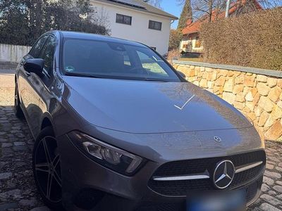 Gebraucht Mercedes A200 AMG line 163 PS (119 kW) 2018 Grau Kleinwagen