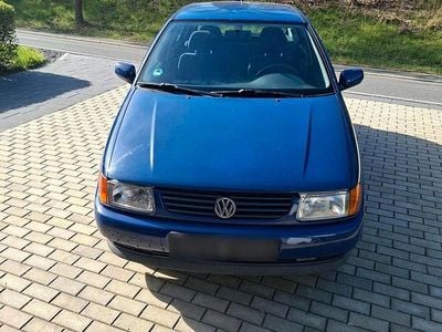 Brugt VW Polo 50 HK (36 kW) 1998 Blå Hatchback