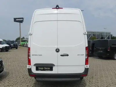Gebraucht Mercedes Sprinter 170 PS (125 kW) 2025 Weiß Van