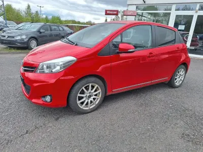 Brugt Toyota Yaris Edition 99 HK (72 kW) 2014 Rød Hatchback