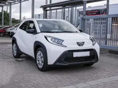 Gebraucht Toyota Aygo X Business Edition 72 PS (52 kW) 2025 Schneeweiß SUV