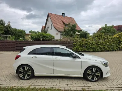 Gebraucht Mercedes A220 Urban 177 PS (130 kW) 2018 Weiß Kombi