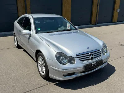 Gebraucht Mercedes C180 143 PS (105 kW) 2004 Silber Coupé