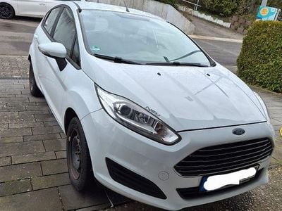 Gebraucht Ford Fiesta Trend 82 PS (60 kW) 2015 Weiß Limousine