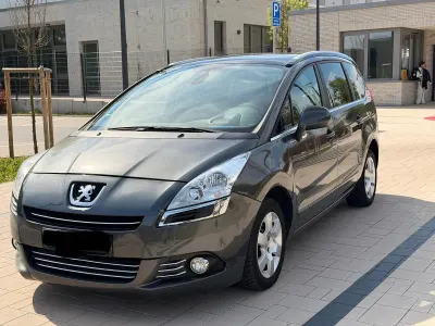 Second-hand Peugeot 5008 155 CP (114 kW) 2012 Gri Monovolum