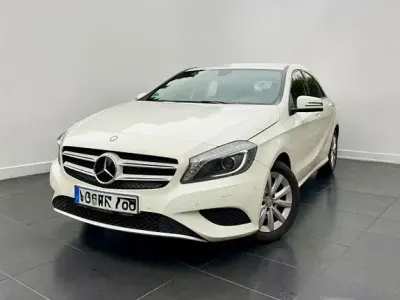 Gebraucht Mercedes A180 Style 122 PS (89 kW) 2015 Weiß Limousine