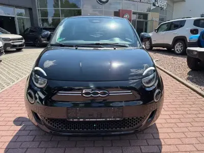 Gebraucht Fiat 500e Icon 86 kW (118 PS) 2022 Onyx schwarz Limousine