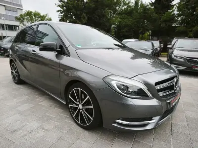 Gebraucht Mercedes B200 156 PS (114 kW) 2013 Grau Kleinwagen