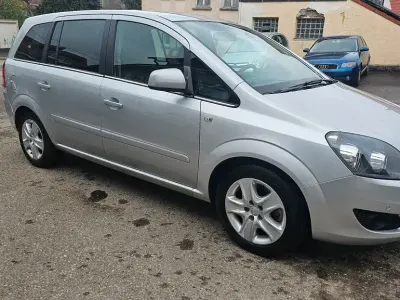 Begagnad Opel Zafira Design Edition 125 HK (91 kW) 2011 Silver Minibuss