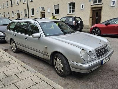 Second-hand Mercedes E240 Elegance 170 CP (125 kW) 1999 Argintiu Berlinǎ