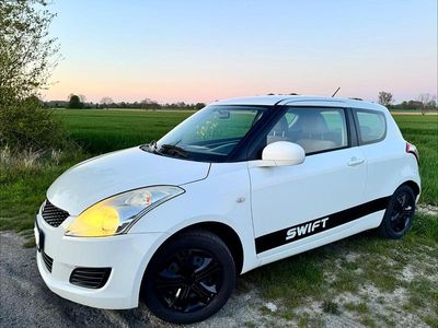 Second-hand Suzuki Swift Club 94 CP (69 kW) 2011 Alb Hatchback