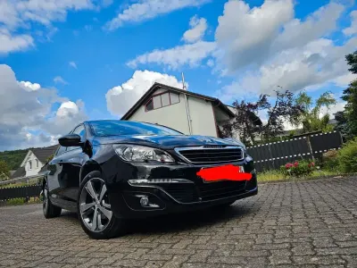 Gebraucht Peugeot 308 Style 131 PS (96 kW) 2016 Schwarz Limousine