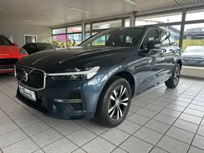 Gebraucht Volvo XC60 Momentum 197 PS (144 kW) 2022 Denim blue SUV