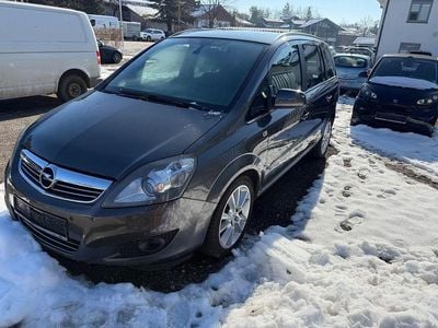 Grau Gebraucht 2010 Opel Zafira Van / Kleinbus | 2.300 € (Fairer Preis)